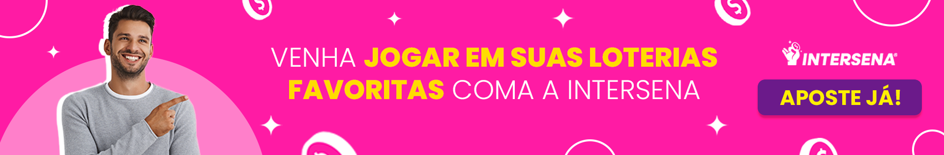 homem apontando e sorrindo
