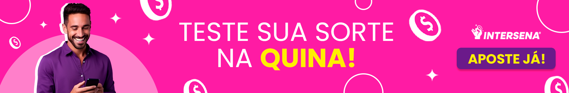 homem rindo para o celular