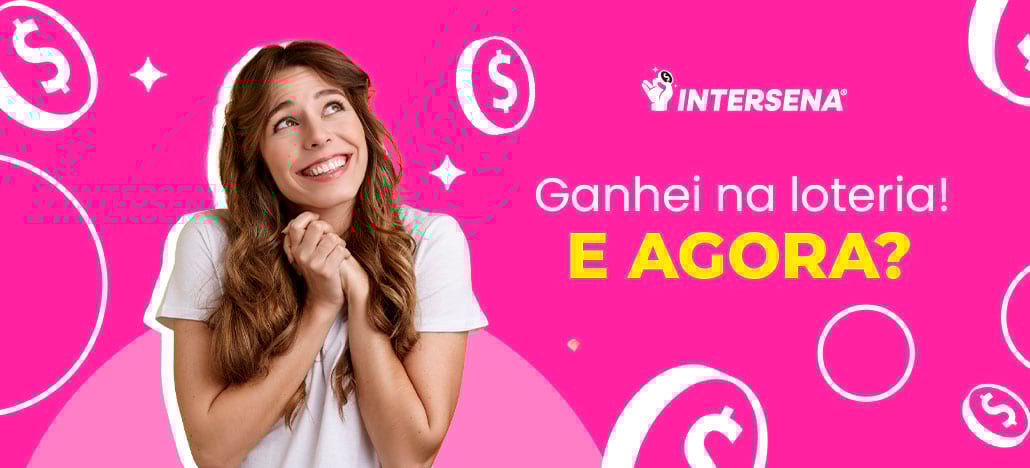 mulher de cabelos compridos olhando para cima