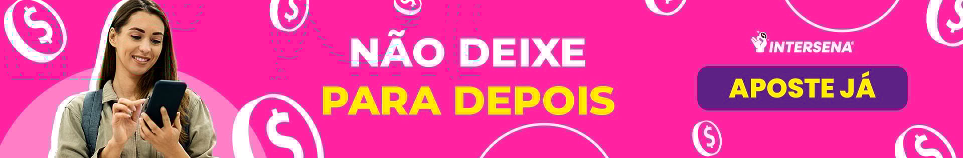 mulher olhando para o celular