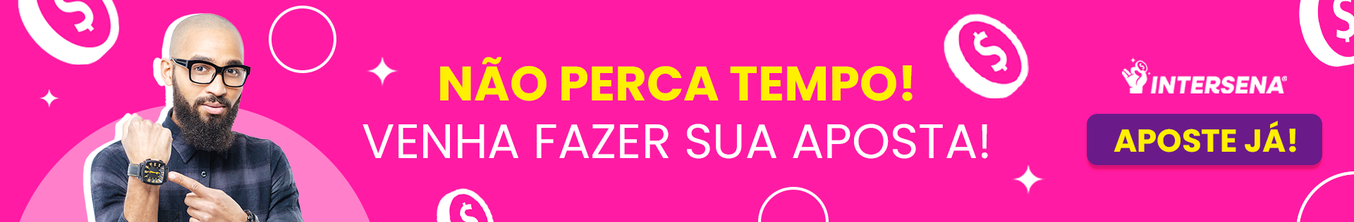 homem apontando para o relogio
